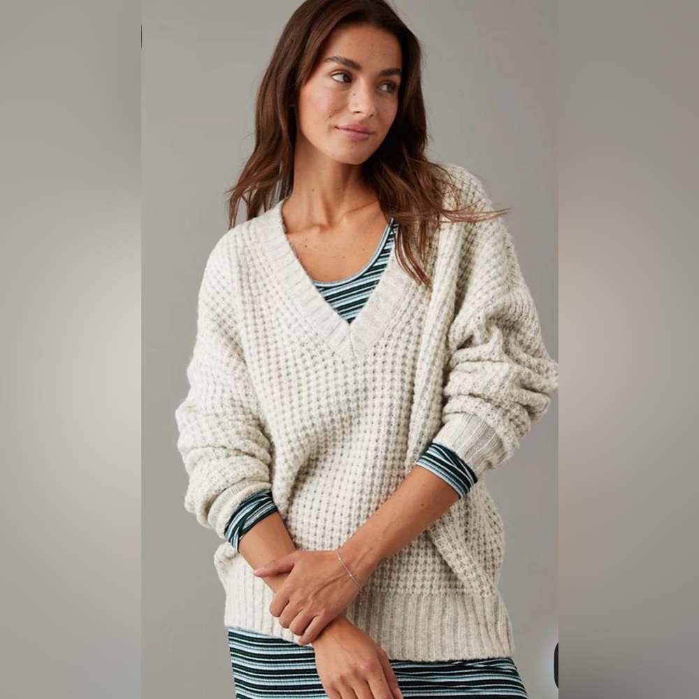 American Eagle Coastal Grandma CottageCore Chunky Knit Oversized V-Neck Sweater